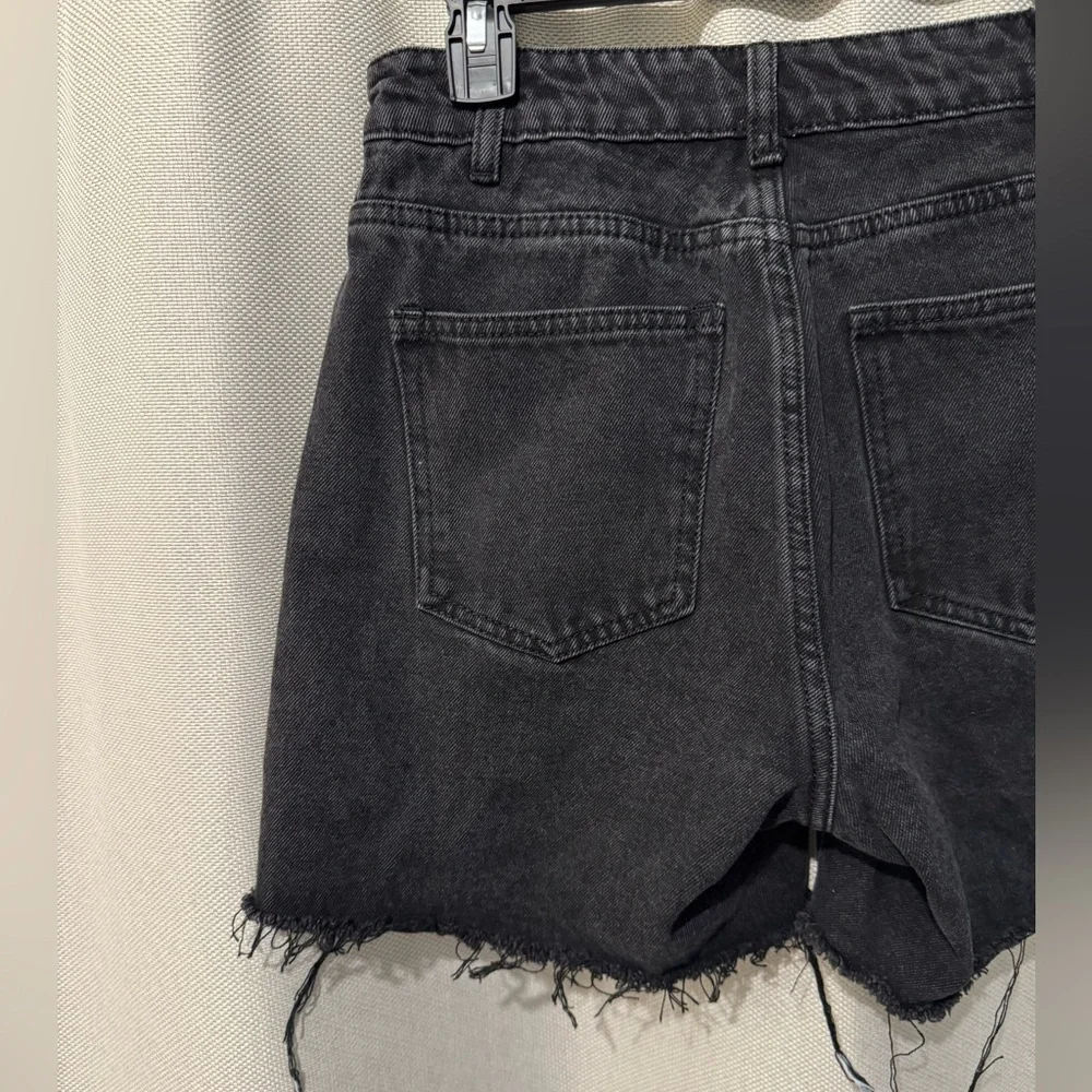 DISSH Black Frayed Denim Mom Jean Shorts Size 8 - Picture 4 of 5
